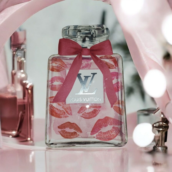 Unbranded Other - NWT Luxury Inspired Pink Lips Perfume Bottle Decorative Art Piece